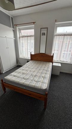 Room 4, 44 Brazil Street, Hull photo 3