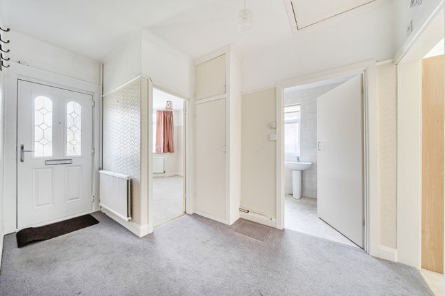 28, Hereford Gardens, Pinner photo 3