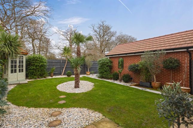 42, Water Lily Way, Worthing photo 2