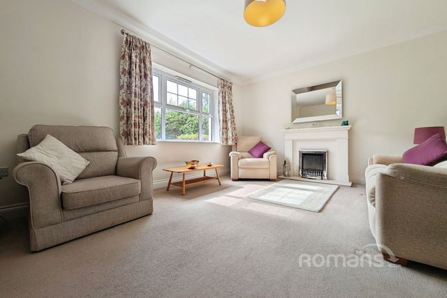 2, Greenacre Close, Hampshire photo 2