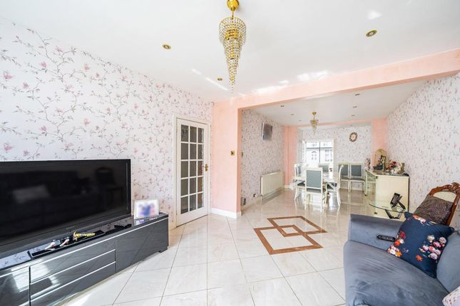 Terraced house for sale in Kingsbury, London