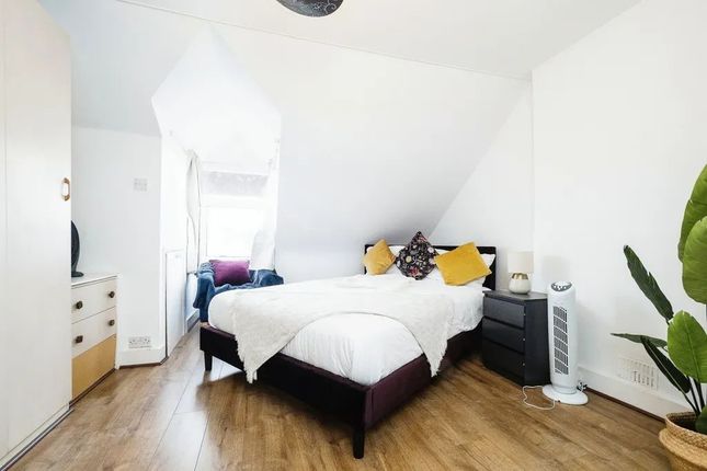 Flat to rent in Atherton Road, Forest Gate
