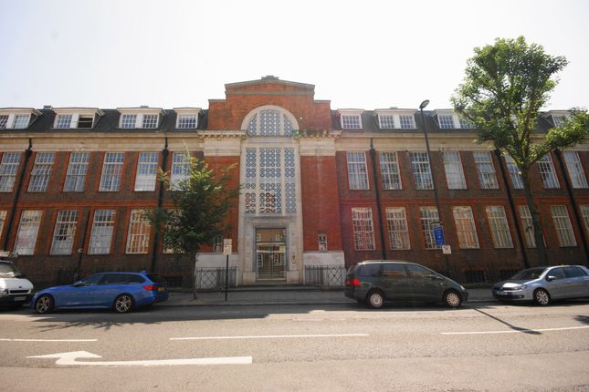 Parking/garage to let in Prince Of Wales Road, Kentish Town, London