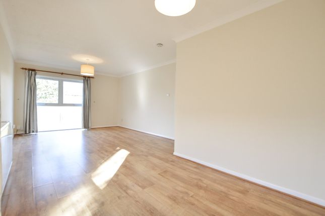 14, Fosse Way, Surrey photo 4