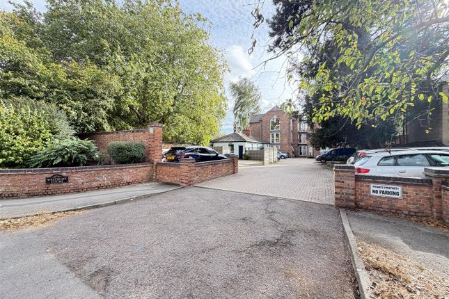 50 Coten End, Warwick photo 2