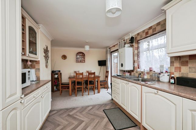 23, Vale View Road, Aylesham photo 3