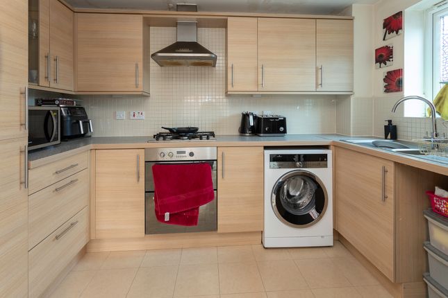 38A, Blackthorn Drive, Huddersfield photo 5
