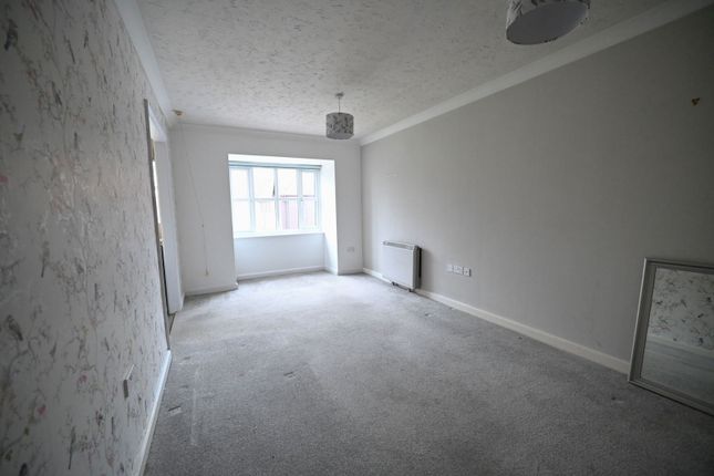 22, Tilley Close, Rochester photo 3