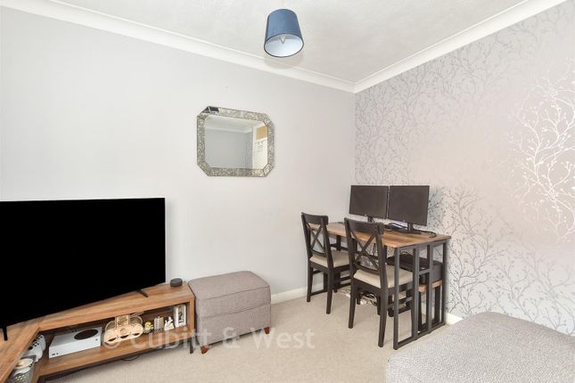 Walstead Lodge, Franklynn Road, Haywards Heath photo 3