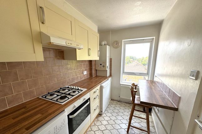 Hilliard Court, Demesne Road, Wallington photo 4