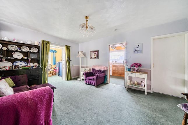 1, Kefford Close, Waterlooville photo 2