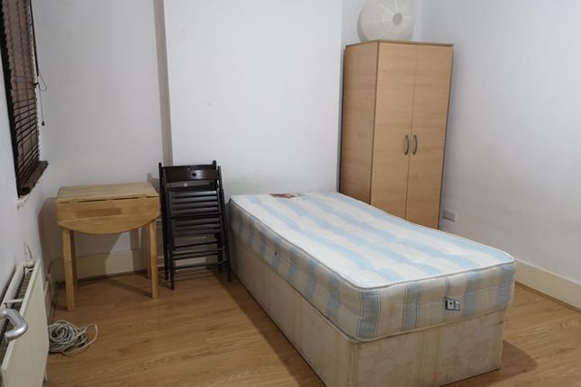 Room to rent in Edgware Road, London