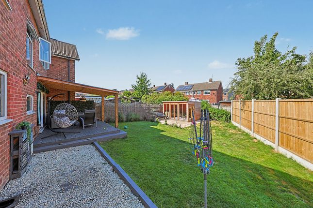 36, Pennine Way, Chesterfield photo 4