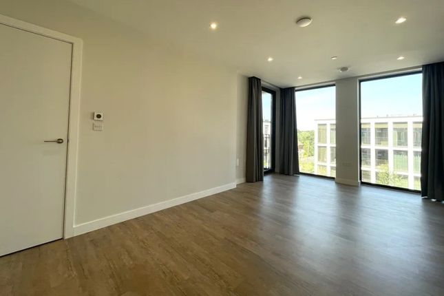6 Devonshire Avenue, Woking photo 4
