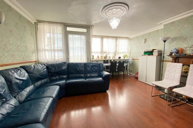 Thumbnail Flat for sale in Harberson Road, London