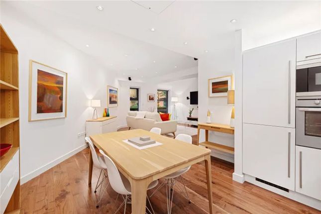 Flat 4, 30 Blandford Street, London photo 2