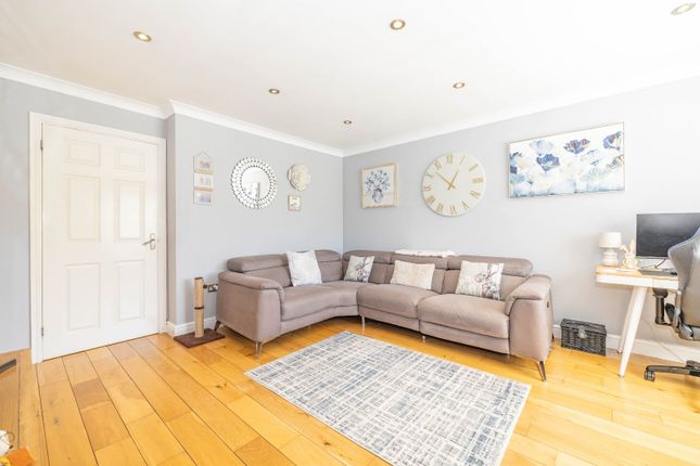 36, Skylark Way, Ashford photo 3