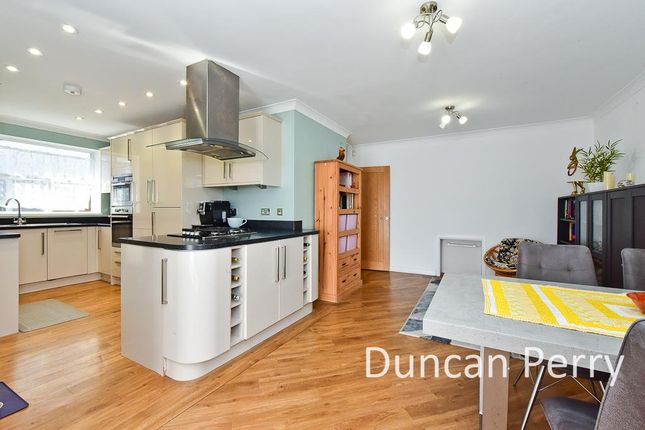17, Field View Road, Potters Bar photo 3