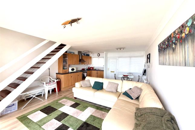 Flat 4. Hesketh Court,, Queens Promenade, Lancashire photo 2