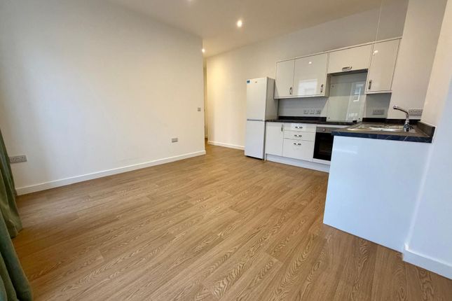 2 Churchill Court, Taunton photo 5