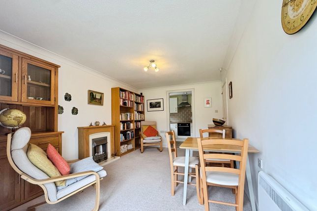 32, Priory Gardens, Abergavenny photo 4