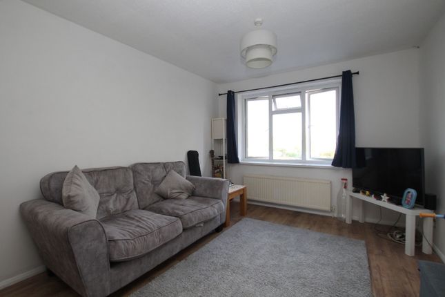 7, Wickland Court, Crawley photo 2