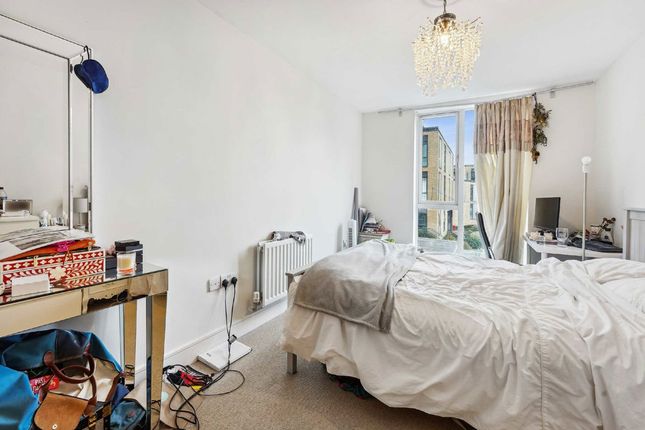 8 Charterhouse Apartments, 21, Eltringham Street, London photo 3