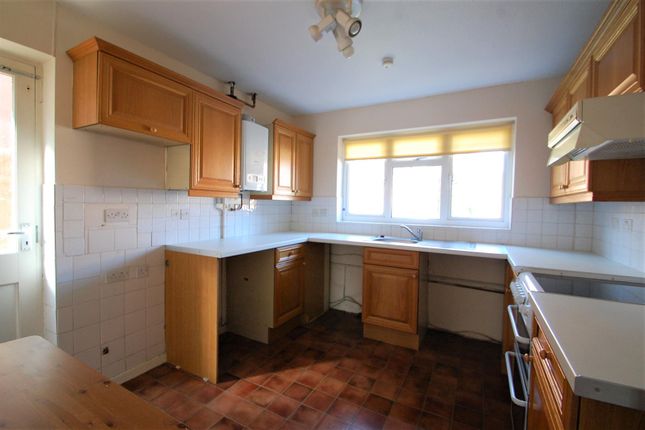 Detached house to rent in Larcombe Road, Petersfield, Hampshire