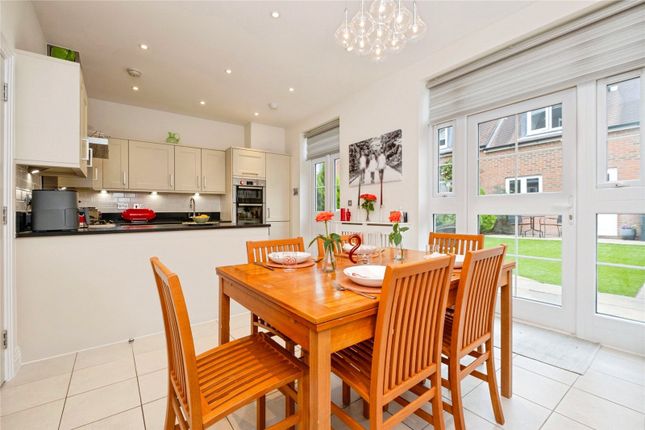 14, Sir Geoffrey Todd Walk, Midhurst photo 4