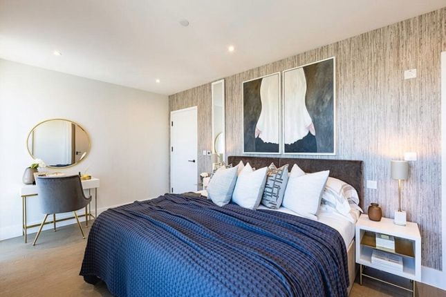 307 Hive House, Verdo, Kew Bridge, London photo 4