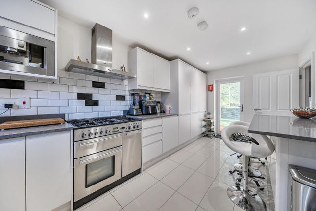 9, Prior End, Camberley photo 3