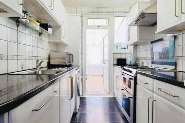 20, Rowden Road, Chingford photo 4