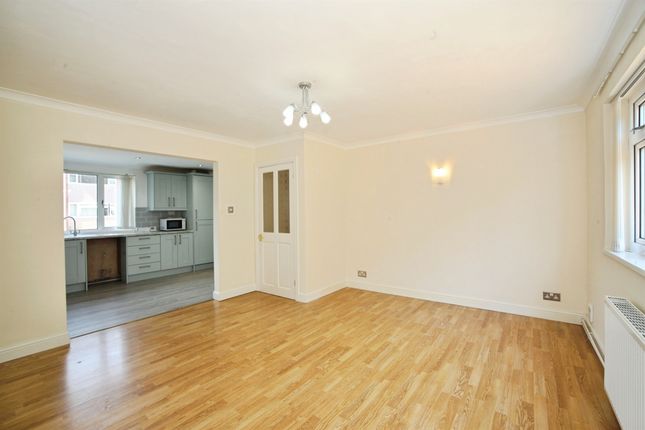 Flat 4, Pembrey House, Bishops Close, Cardiff photo 4