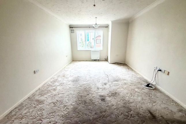 20, Orchid Court Albany Place, Egham photo 2