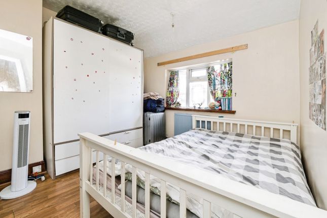 30, Highland Avenue, Dagenham photo 4