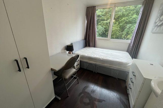 20, Wood Close, Hatfield photo 2