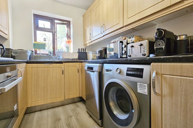 6, Carland Close, Reading photo 2