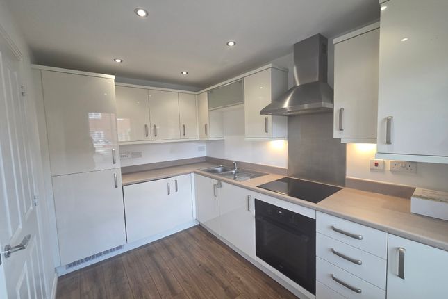 4, Llama Close, Leyland photo 2