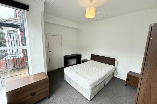 Brudenell View, Hyde Park photo 5