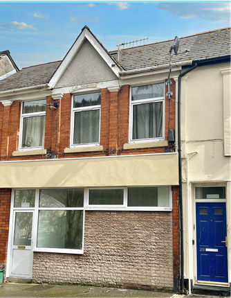 Flat to rent in Bridge Street, Abercarn, Newport