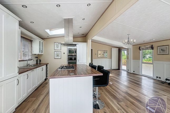 2 Hazelwood Close, Riverside Caravan Park, Southport photo 4
