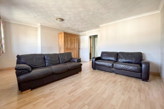 60, Chalet Hill, Bordon photo 2