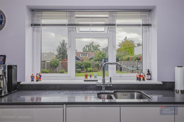 4, Carnaby Road, Broxbourne photo 4