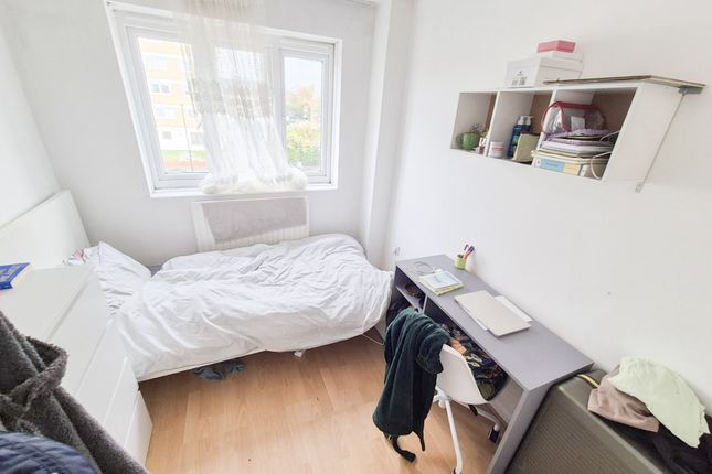 39XX, Commerce Road, Greater London photo 5