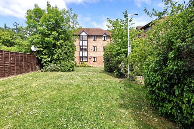110, Dalrymple Close, Southgate photo 4
