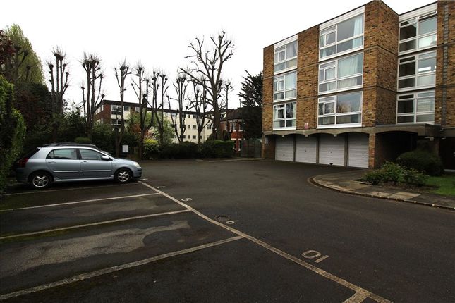 Flat to rent in Corfton Road, Ealing