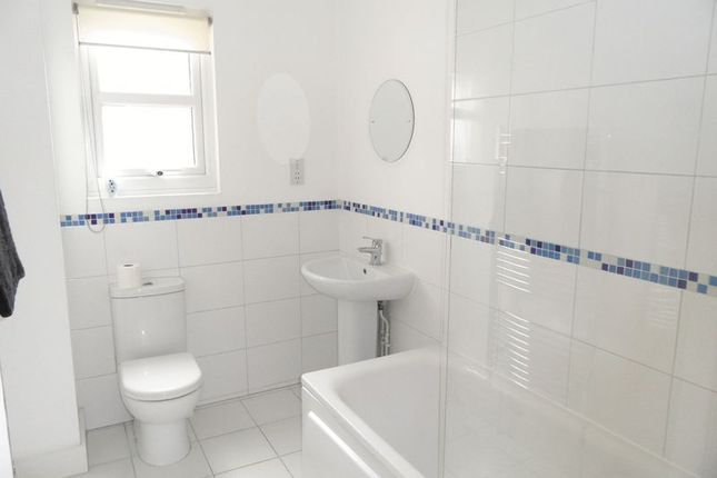 88a, Walton Road, EAST MOLESEY photo 3