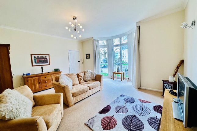Flat for sale in Albion Road, Scarborough