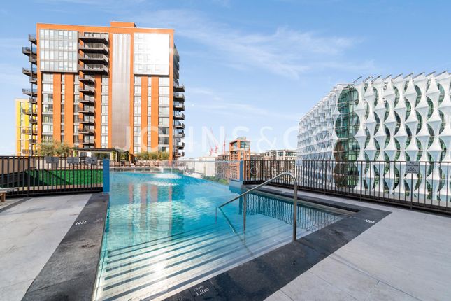 Flat to rent in Capital Building, Embassy Gardens, London