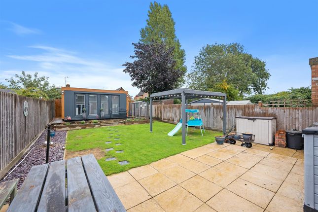 10, Victoria Road, Finedon photo 4